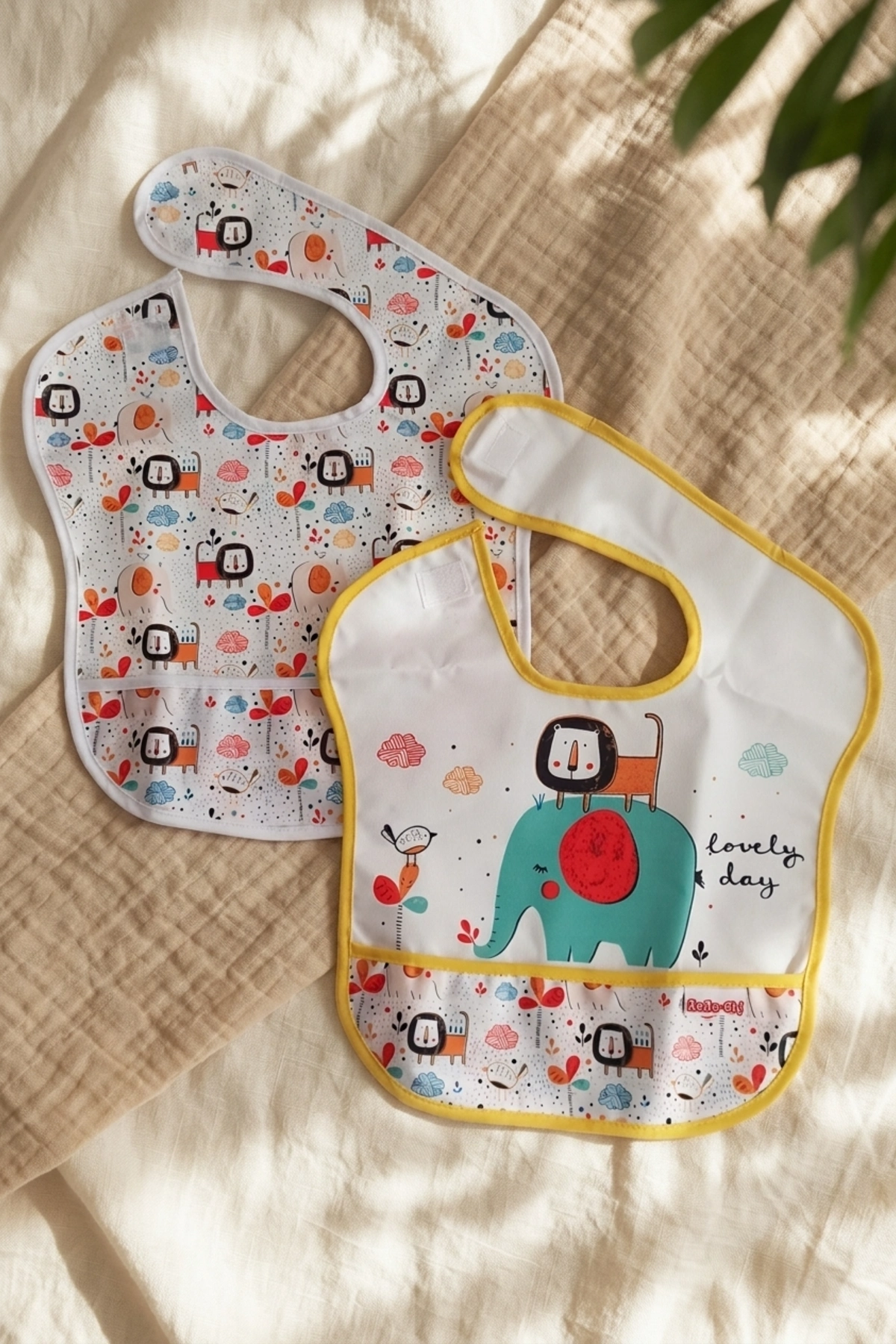 Safari Bliss 2'li Su Geçirmez Cepli Bebek Mama Önlüğü - Leke Tutmaz Silinebilir Safari Desenli Mama Önlüğü Seti 0-12 Ay