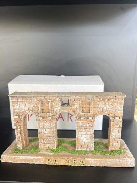 Patara Antik Kent El Yapımı Dekoratif Minyatür, Antik Taş Duvar Tasarımı, Yeşil Bitkili, Biblo Koleksiyon Parçası