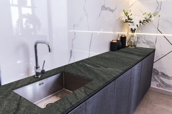 Tezgah Üstü Fayans Kaplama Folyosu Mutfak Tezgahı Kaplama Dark Grey Marble 70 cm x 5 Metre